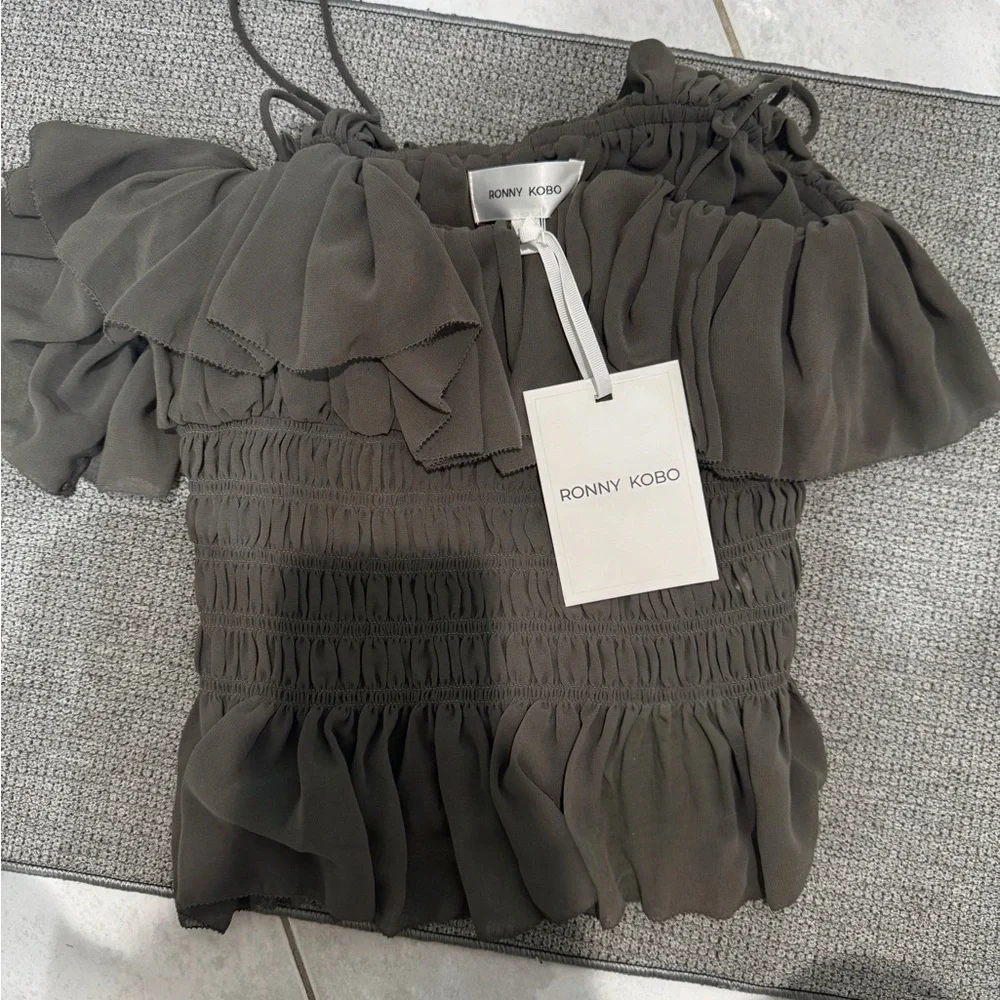 Ronny Kobo Collection Ruffled Gray Top - Picture 5 of 5